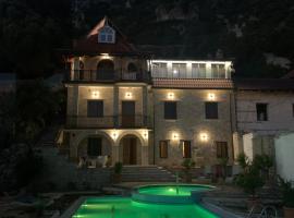 Villa Celaj “The Castle”, hotel s hidromasažnom kadom u gradu 'Krujë'