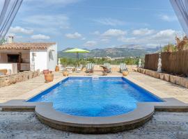 YourHouse Es Puig, quiet villa with private pool, hotel en Búger
