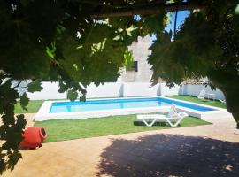 Sierra de Aracena Cala Huelva: Cala'da bir otel