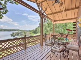 Lake Days and BBQ Fun Climax Springs Retreat!, ξενοδοχείο σε Climax Springs
