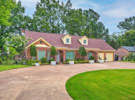 Spacious Memphis Home Less Than 3 Mi to Graceland!, hotel with parking in Memphis