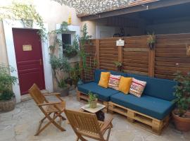 studio cosy à 10 minutes de Nîmes โรงแรมใกล้สนามบินนีมส์-อาเลส์-กามาร์ก-เซอเวนส์ - FNIใน