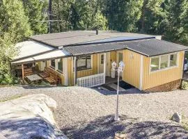 4 Bedroom Cozy Home In Brottby