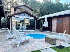 Cabana com piscina - 5 min a pé da praia - Porto Belo, hôtel à Porto Belo