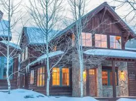 Cabin in the Heart of Town - Big Sky