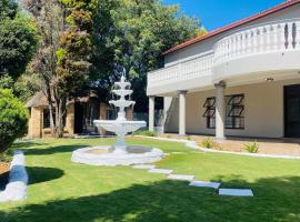 Airport Doozy Guest House, hotel with parking in Kempton Park