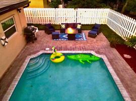 Home in West Palm Beach with Heated Pool, hôtel pour les familles à West Palm Beach