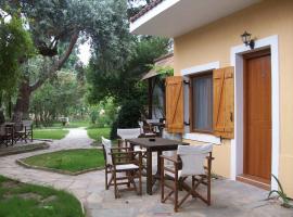 Lysistrata Bungalows, Hotel in Potos