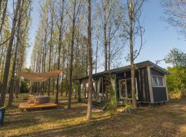 Drina River Glamping, hotel mesra haiwan peliharaan di Loznica