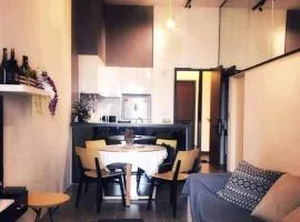 Charming Bedroom - next to train station at Est Bangsar