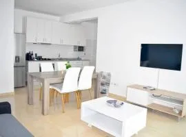 Lovely - Luxury 2 Bedrooms 500m from the Beach
