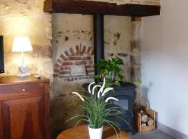 Charmante Maison Bourbonnaise du XVIIIe avec Animaux Acceptés - FR-1-489-393