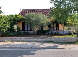 Holiday house with a parking space Sukosan, Zadar - 6218, hotel v destinaci Sukošan