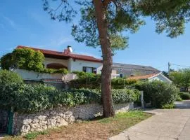 Apartments with parking space Molat - 6249