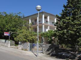 Apartments and rooms with parking space Selce, Crikvenica - 2379, gistihús í Selce