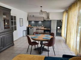 Georges, un appartement au look chic rustique – apartament w mieście Appoigny