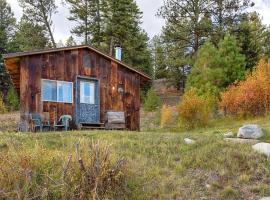 Homestead Cabin - Eden Valley، فندق مع موقف سيارات في Oroville