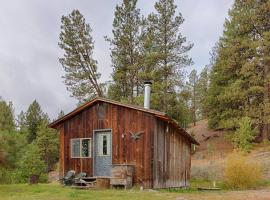 Eagle's Roost Cabin - Eden Valley, holiday rental in Oroville