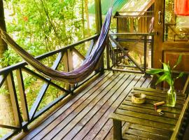 Bambu Huts, hotel a Baan Tai