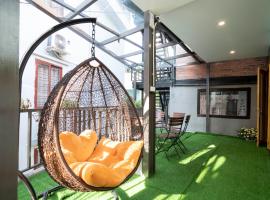 5 to 10 bedrooms houses, hotell i Ha Long