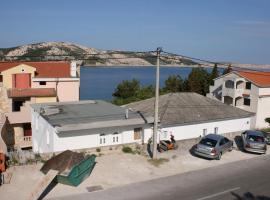 Apartments by the sea Stara Novalja, Pag - 6301, hotel de 3 estrellas en Stara Novalja