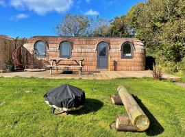 Finest Retreats - Clotted Cream Cabin, hotel in East Looe
