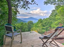 Peaceful Spruce Pine Cabin on 8 Acres with 2 Decks!, hotel in Spruce Pine