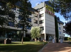 Hospedium Hotel Europa Centro, hotel v destinaci Magaz De Pisuerga