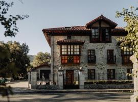 Posada La Casa de Lastras, hotel sa parkingom u gradu Ogarrio