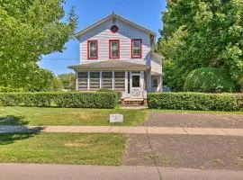 Walk to Beach, Marina and Town! Lake Ontario Getaway