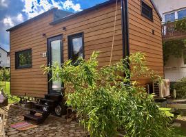 Tiny House mit Saunafass und Garten, holiday rental in Brensbach