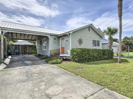 Cozy PCB Cottage about 1 Block to Beach!, vakantiehuis in Panama City Beach