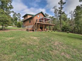 Rural Wooded Cabin Near Trophy Trout Fishing!, hotel din Norfork