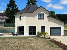 L’escale du Roy : maison récente proche versailles, hotel barato en La Queue-lès-Yvelines