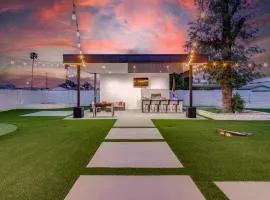 Putting Green and Gazebo Upscale Peoria Home