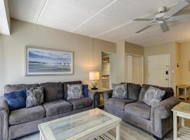 King Queen Sleeper Sofa Updated Luxury Kitchen Bikes & Beach Gear included, Hotel in Hilton Head Island
