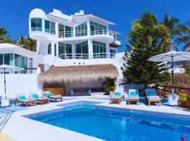 Hermosa Villa con alberca infinita Playa Zipolite, rumah liburan di Puerto Ángel