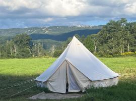 Snowshoe Valley Camping & Glamping, hotel di Slaty Fork