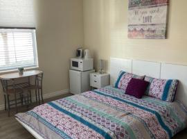 Resort Like Stay at a Cozy Relaxing Private Room Near UCI, habitación en casa particular en Irvine