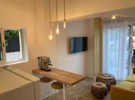 Charmant Studio dans villa - parking - jardin