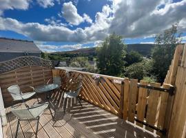 Cosy cottage with beautiful mountain views, hotel Blaenavonban