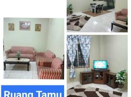 *IA D'CHATIN HOMESTAY MENTAKAB*, hotel with parking in Mentekab