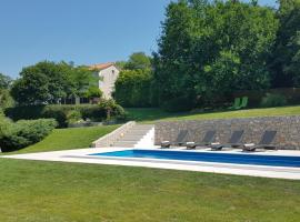 Family friendly house with a swimming pool Rim, Central Istria - Sredisnja Istra - 7070, hotel en Roč