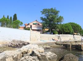 Apartments by the sea Zambratija, Umag - 6997, hotel in Zambratija