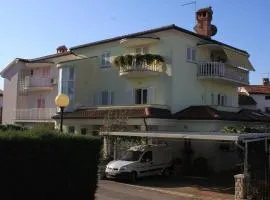 Apartments with a parking space Umag - 7147