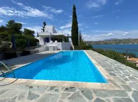 RETREAT VILLA BY THE SEA WITH POOL IN PORTO HELI