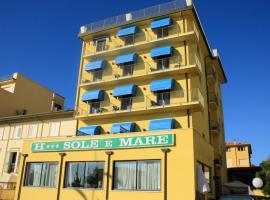 Hotel Sole E Mare, hotell i Lido di Camaiore