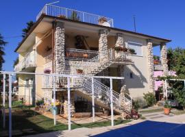 Apartments with a swimming pool Valbandon, Fazana - 7257, apartment in Marana