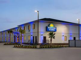 Days Inn & Suites by Wyndham Greater Tomball, hotel di Tomball