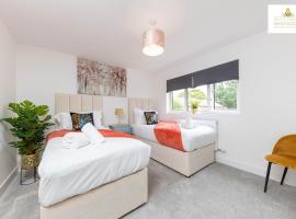 3Bed 2Bath House Contractors Accommodation free Parking WiFi Stevenage Hertfordshire Self Catering Sleeps 6 Guests By White Orchid Property Relocation, căsuță din Stevenage